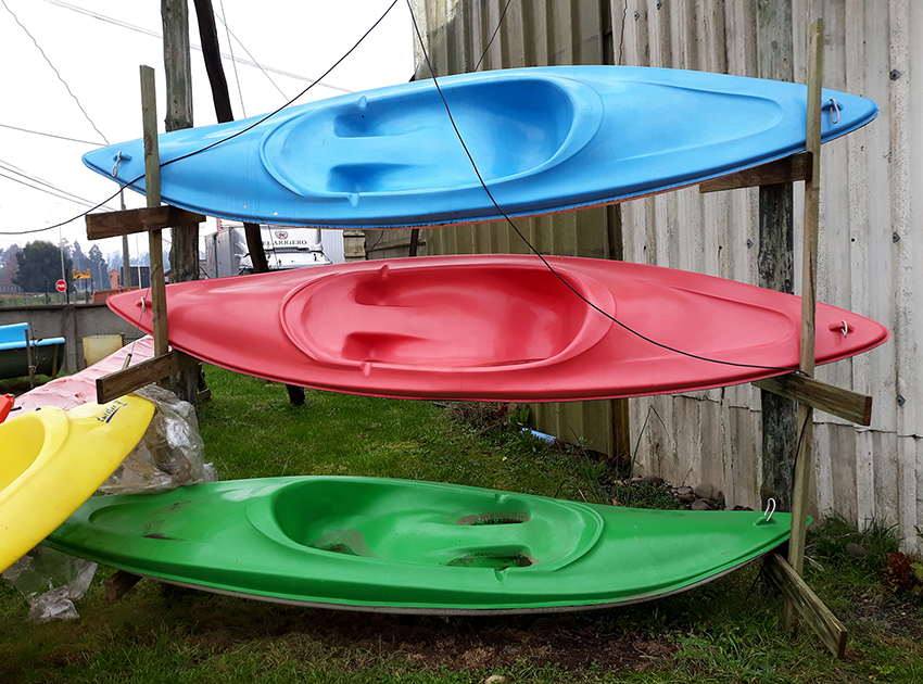 KAYAKS